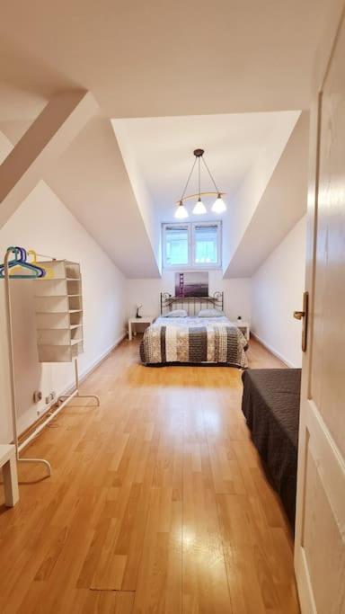 Przestronny Pokoj W Mieszkaniu Na Filipa Krakau Exterior foto