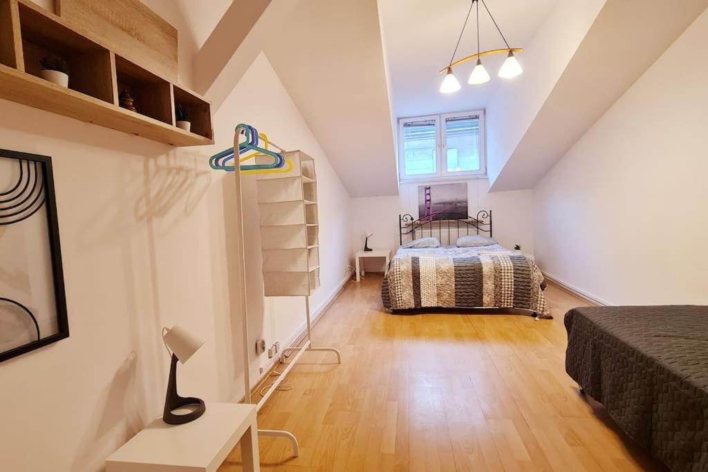 Przestronny Pokoj W Mieszkaniu Na Filipa Krakau Exterior foto